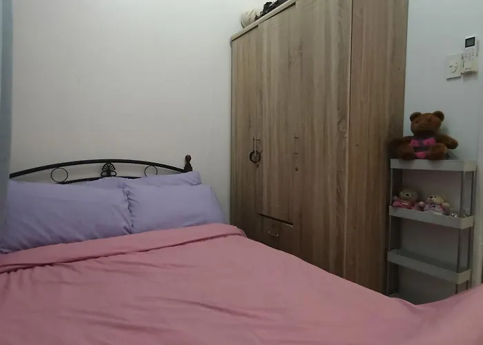 Shore Staycation With Two Beds 4* Manila