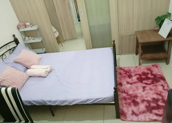 Shore Staycation With Two Beds 4* Manila